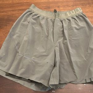 Men’s Adult Small Olive Lululemon lined shorts